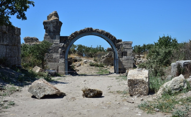 Çanakkale'de 2 bin yıllık hamam çelik konstrüksiyonlarla desteklendi